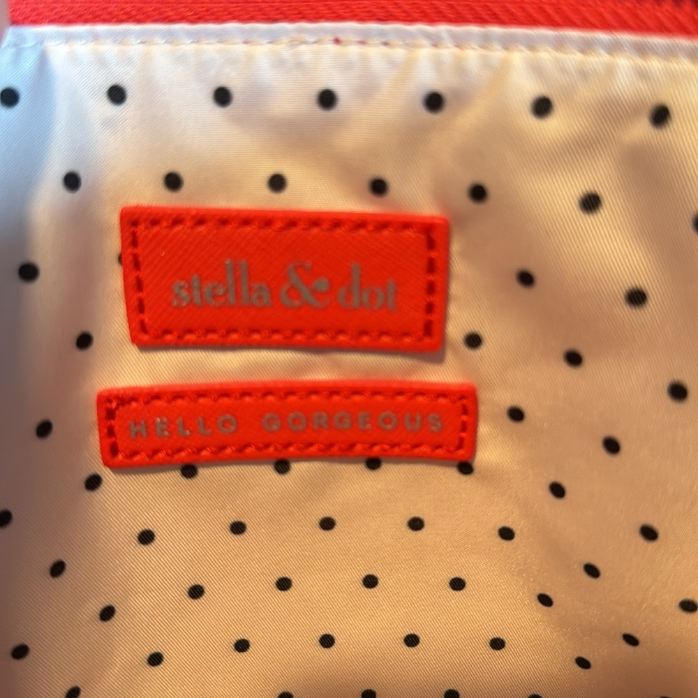 Gorgeous makeup bag with Gerardo colors perfect brows kit and sample eyeshadows! - Picture 7 of 10
